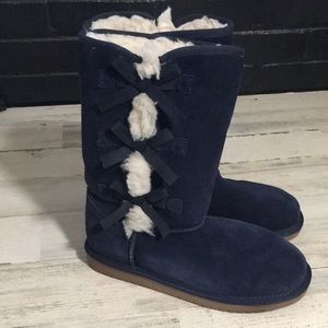 Koolaburra by UGG navy blue with white fur lining & side bows boots size 5